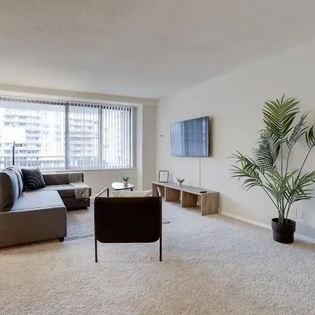 Elegant Apartment W Views At Crystal City Arlington Exterior photo